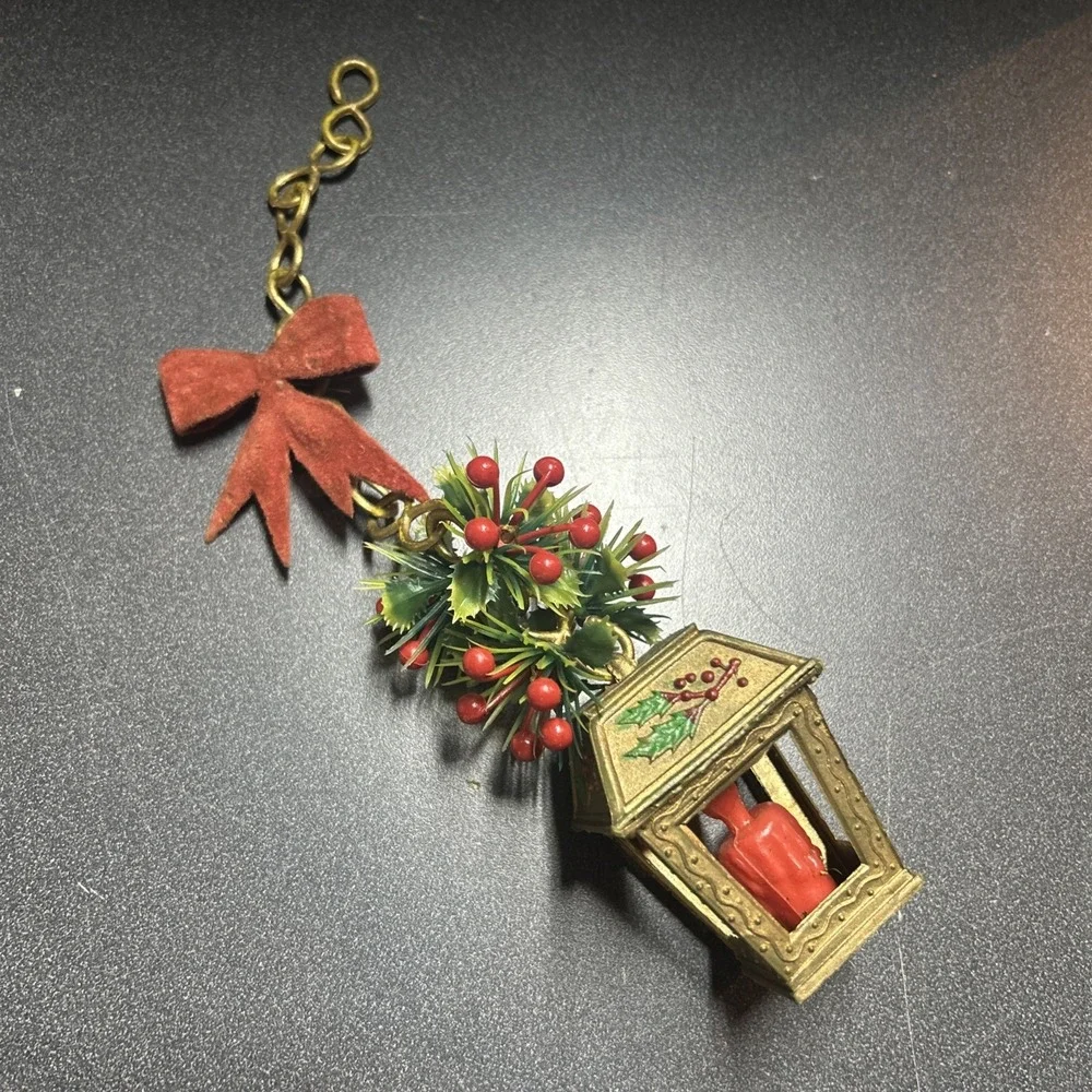 Vtg Christmas Garland Plastic Chain Holly Berries Gold Lantern 60s MCM Decor